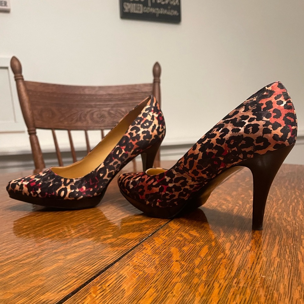 Nine West cheetah platform print heels, size 8